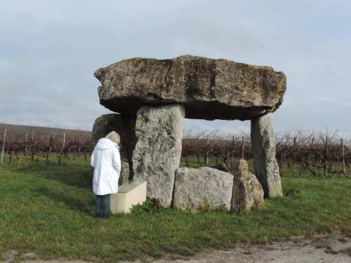 dolmen size